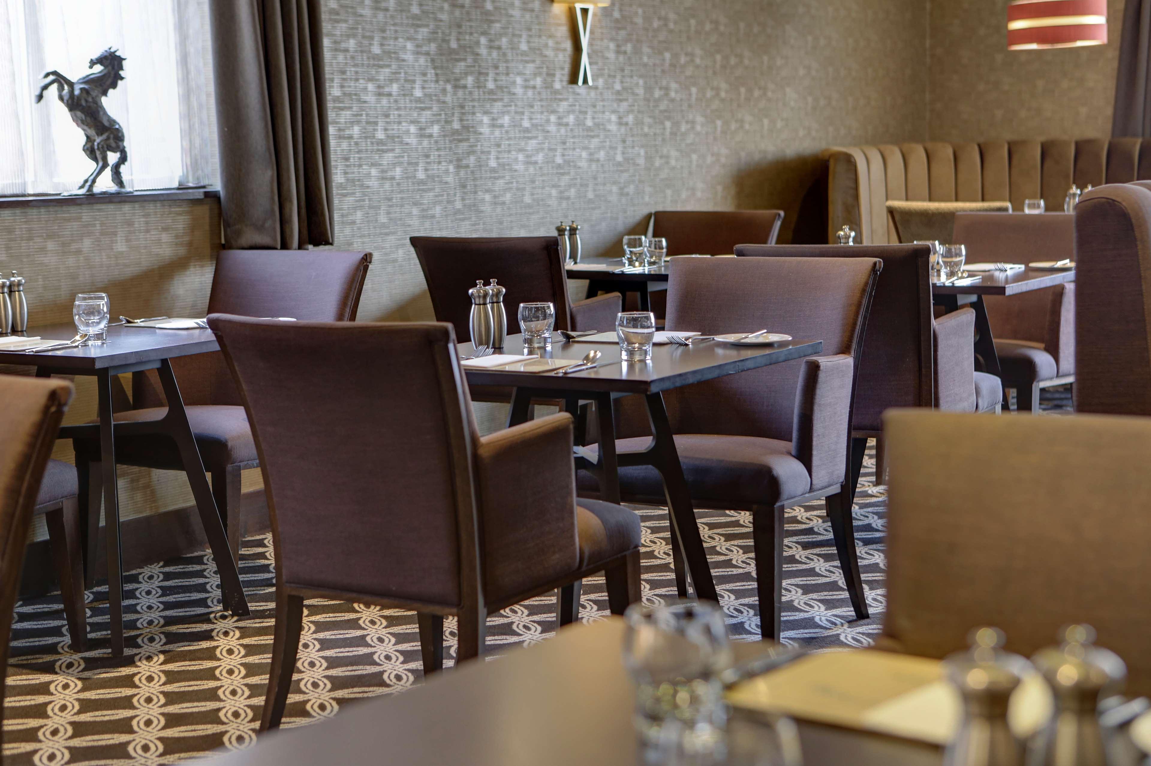 Best Western Heath Court Hotel Нюмаркет Екстериор снимка