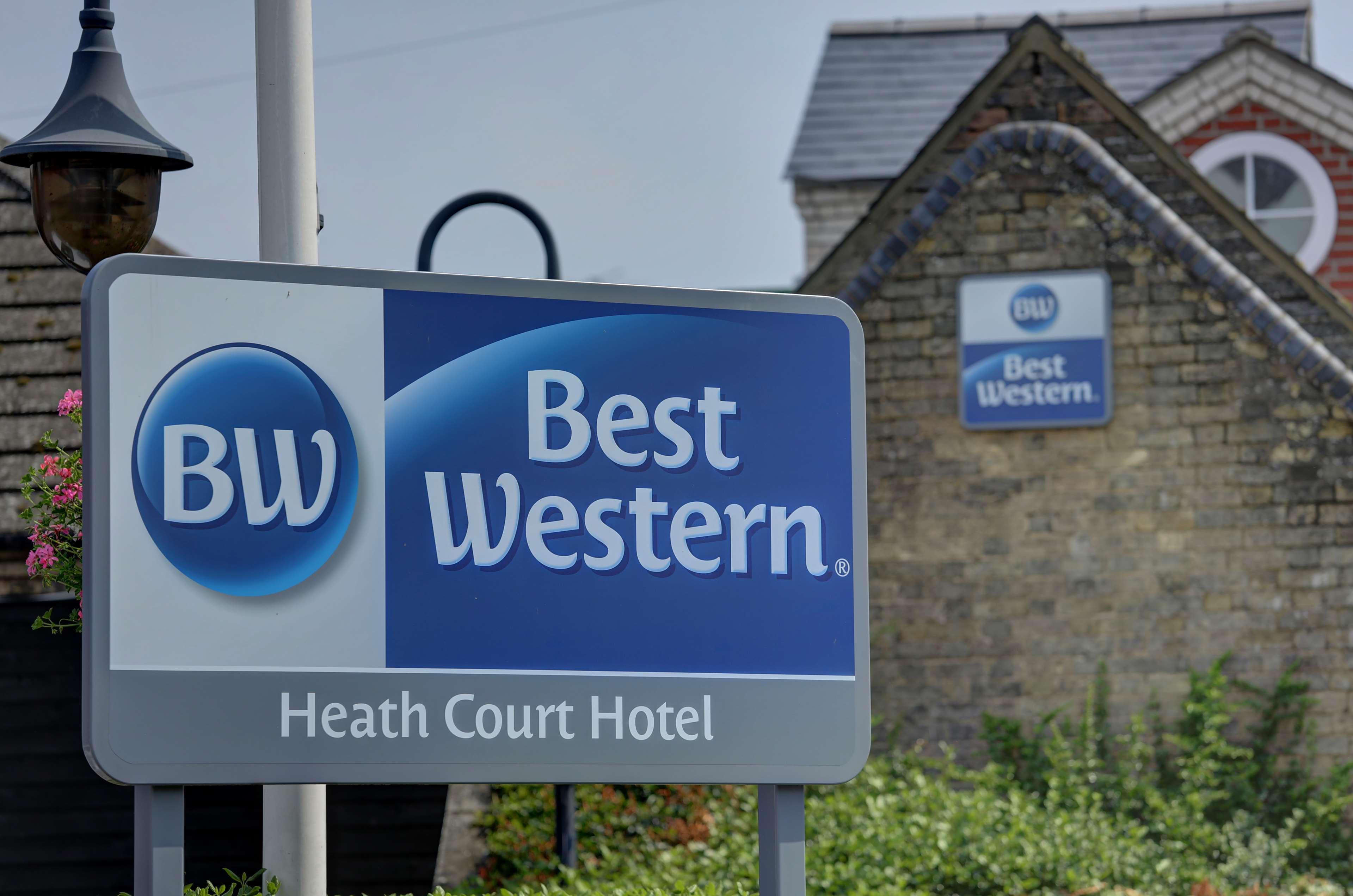 Best Western Heath Court Hotel Нюмаркет Екстериор снимка