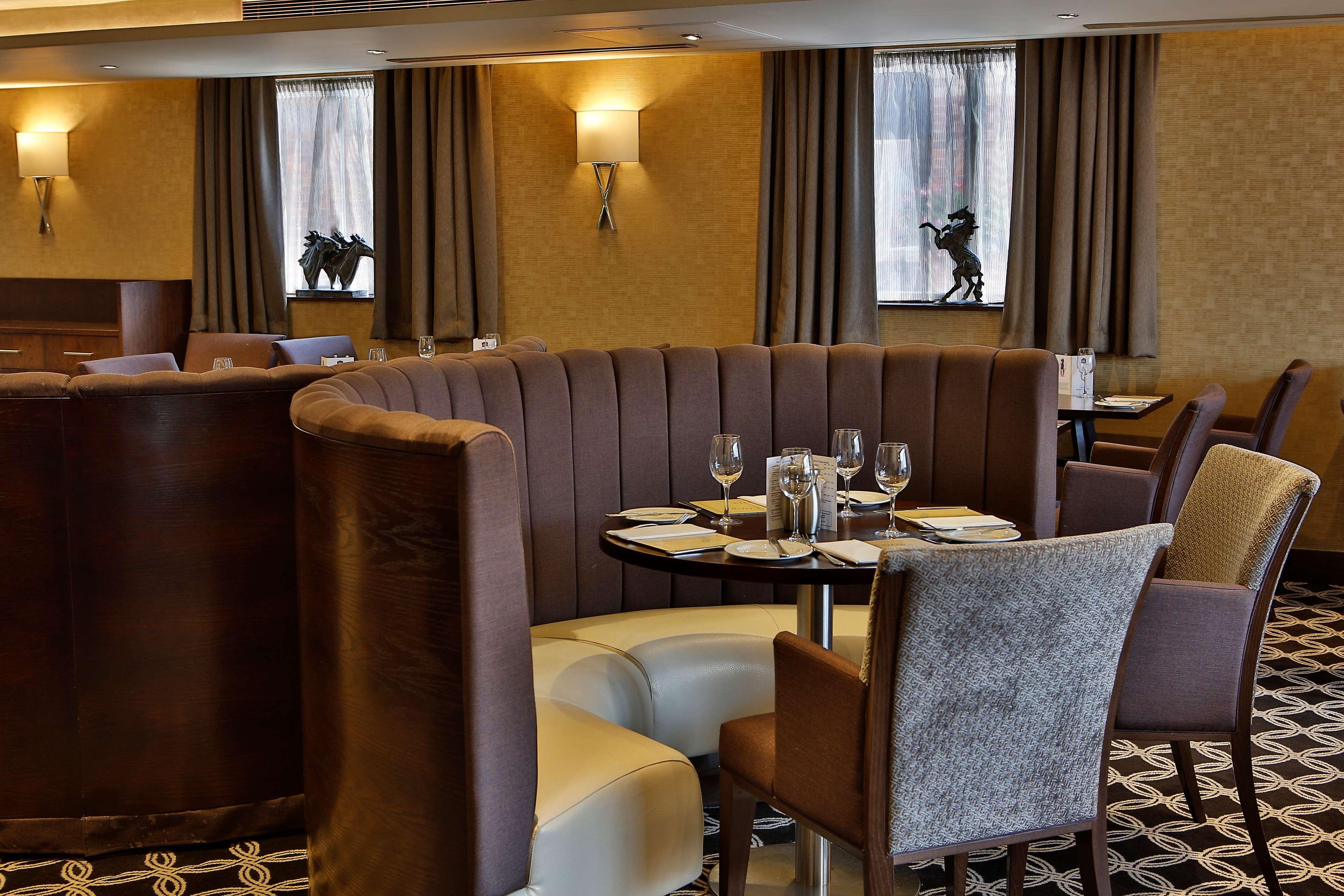 Best Western Heath Court Hotel Нюмаркет Екстериор снимка