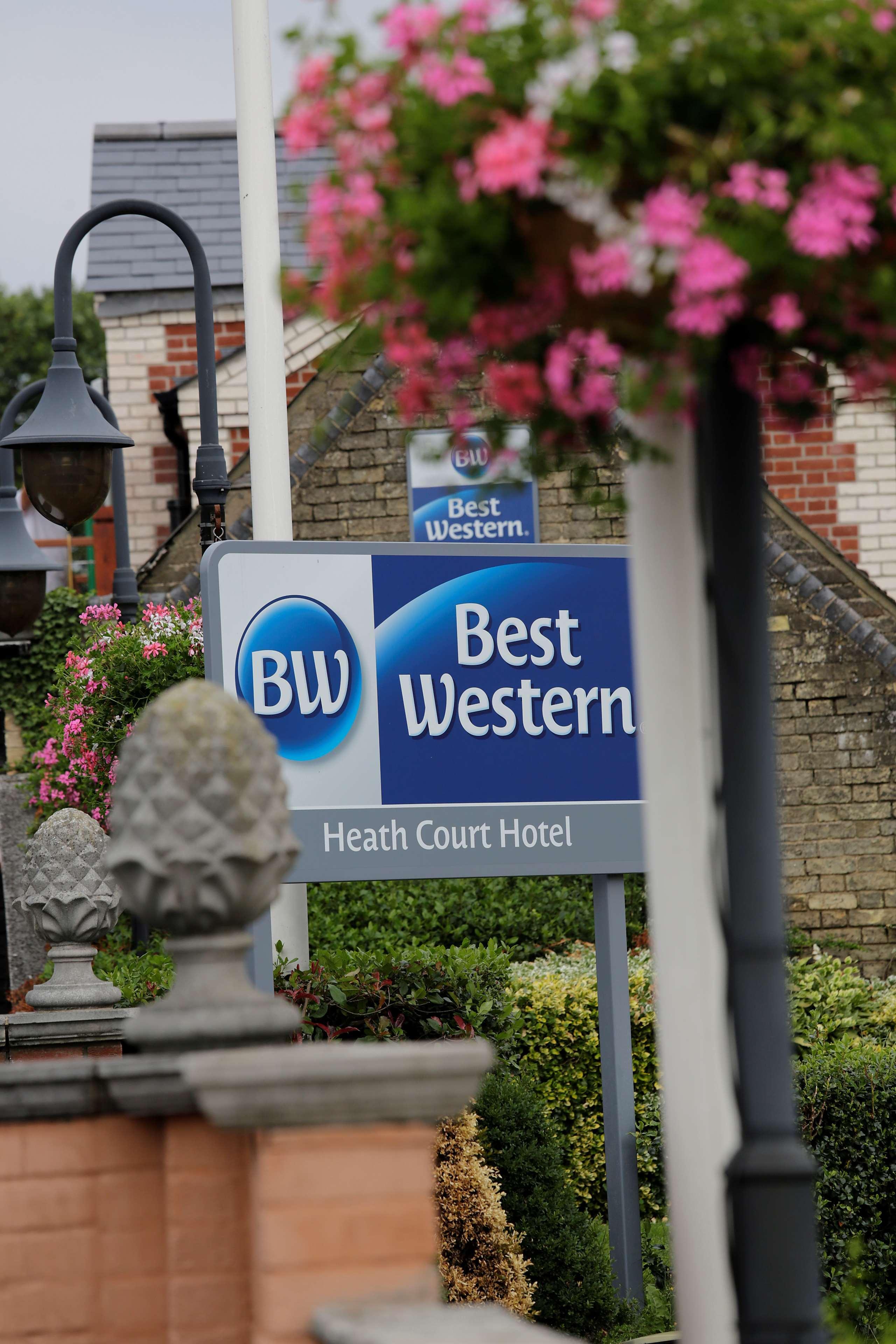 Best Western Heath Court Hotel Нюмаркет Екстериор снимка