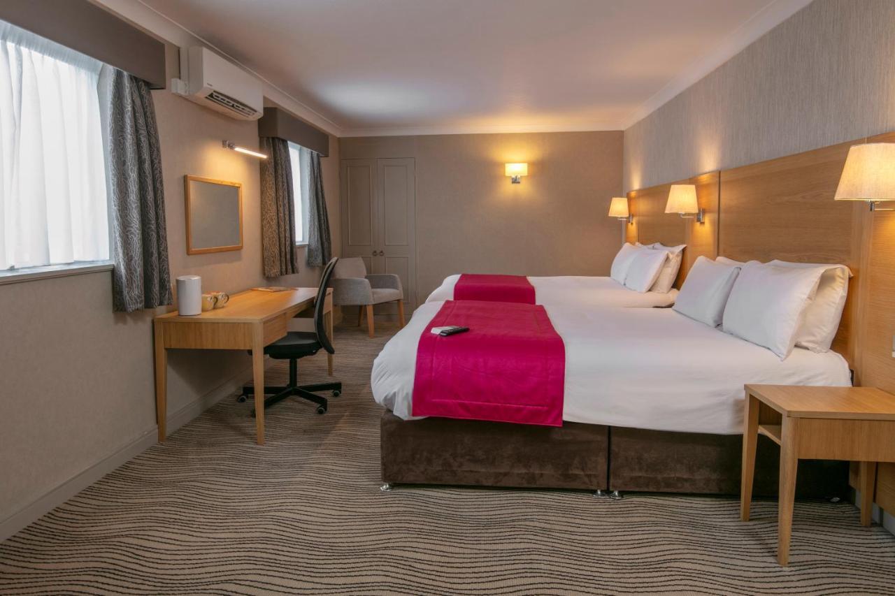 Best Western Heath Court Hotel Нюмаркет Екстериор снимка