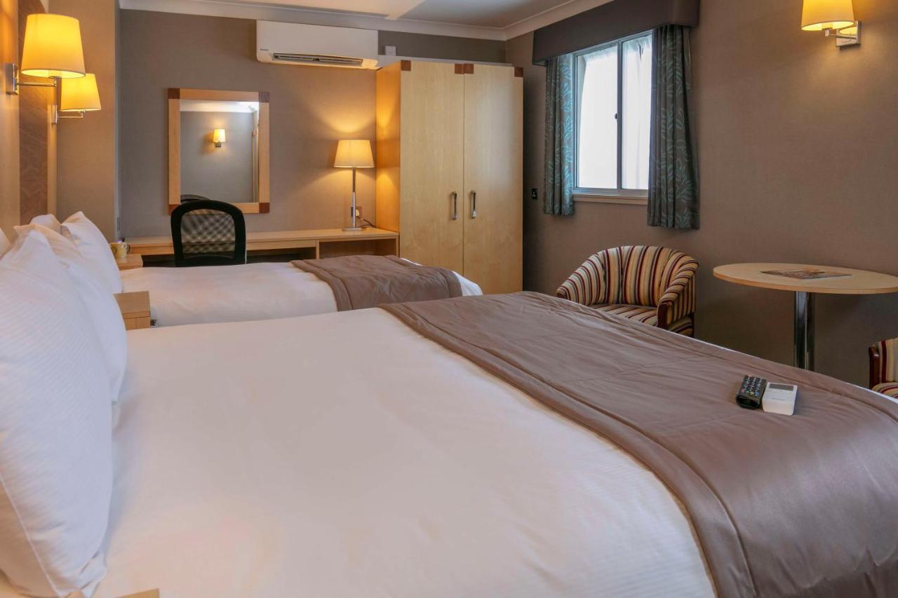 Best Western Heath Court Hotel Нюмаркет Екстериор снимка