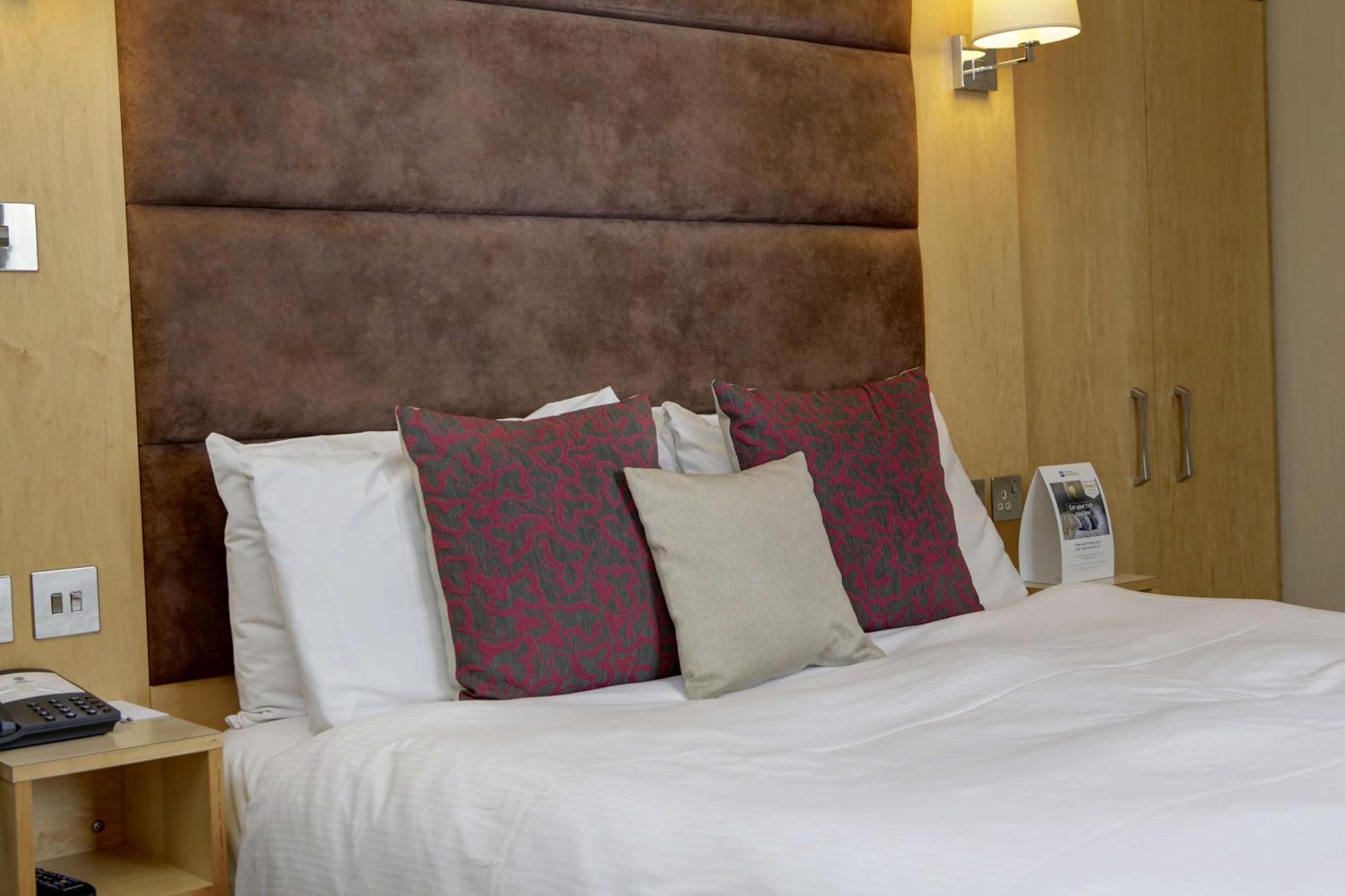 Best Western Heath Court Hotel Нюмаркет Екстериор снимка