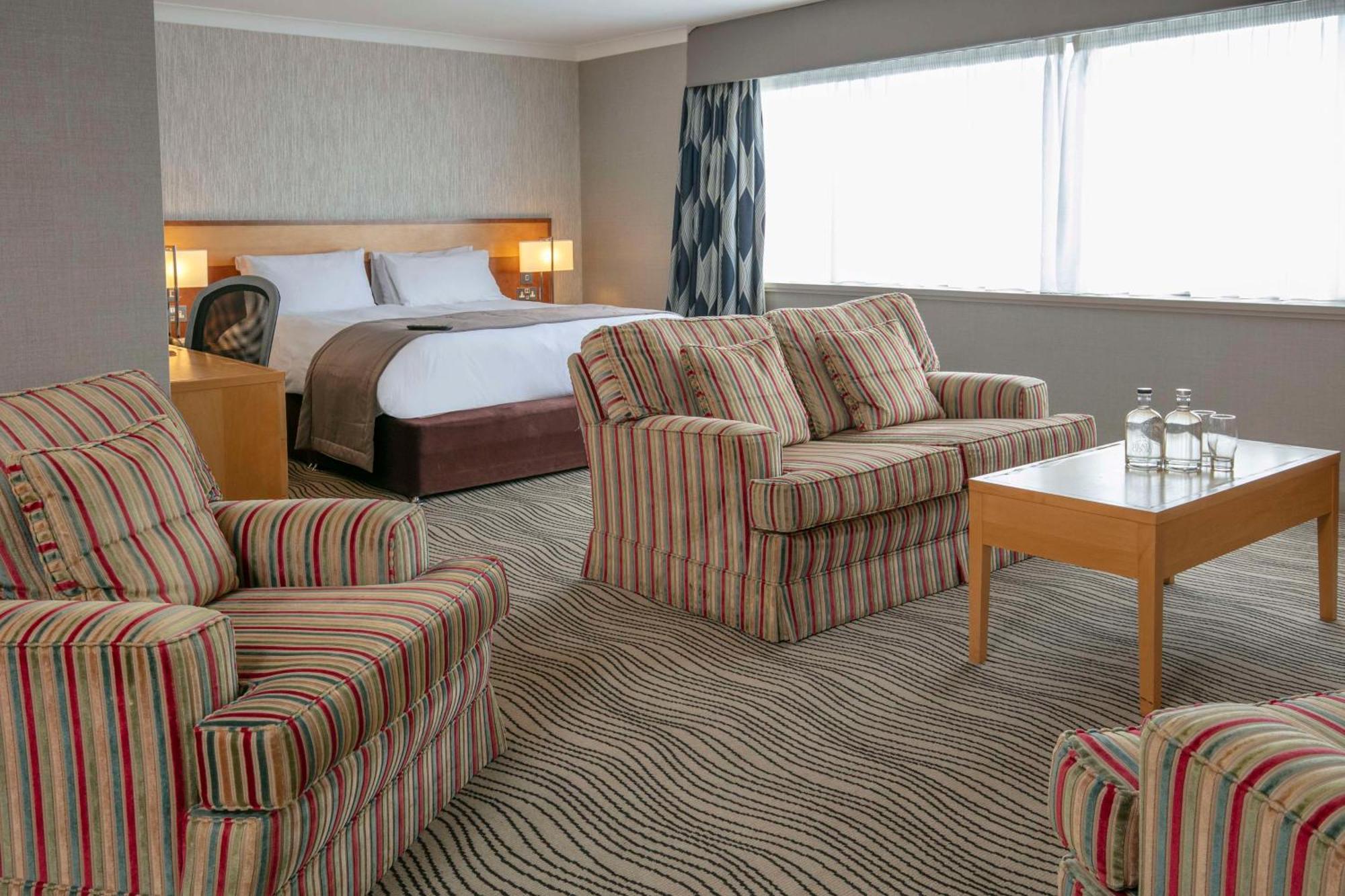Best Western Heath Court Hotel Нюмаркет Екстериор снимка