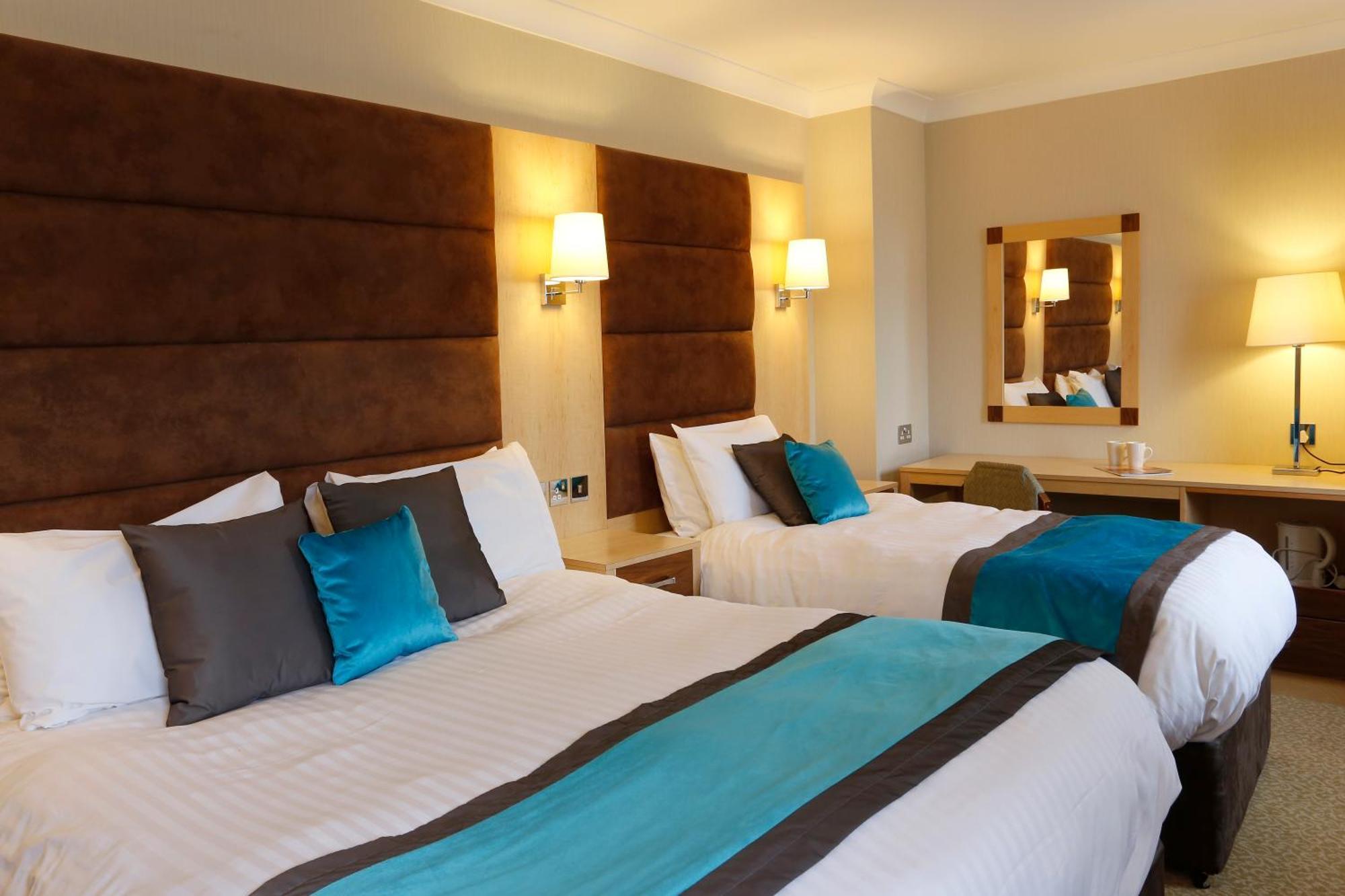 Best Western Heath Court Hotel Нюмаркет Екстериор снимка