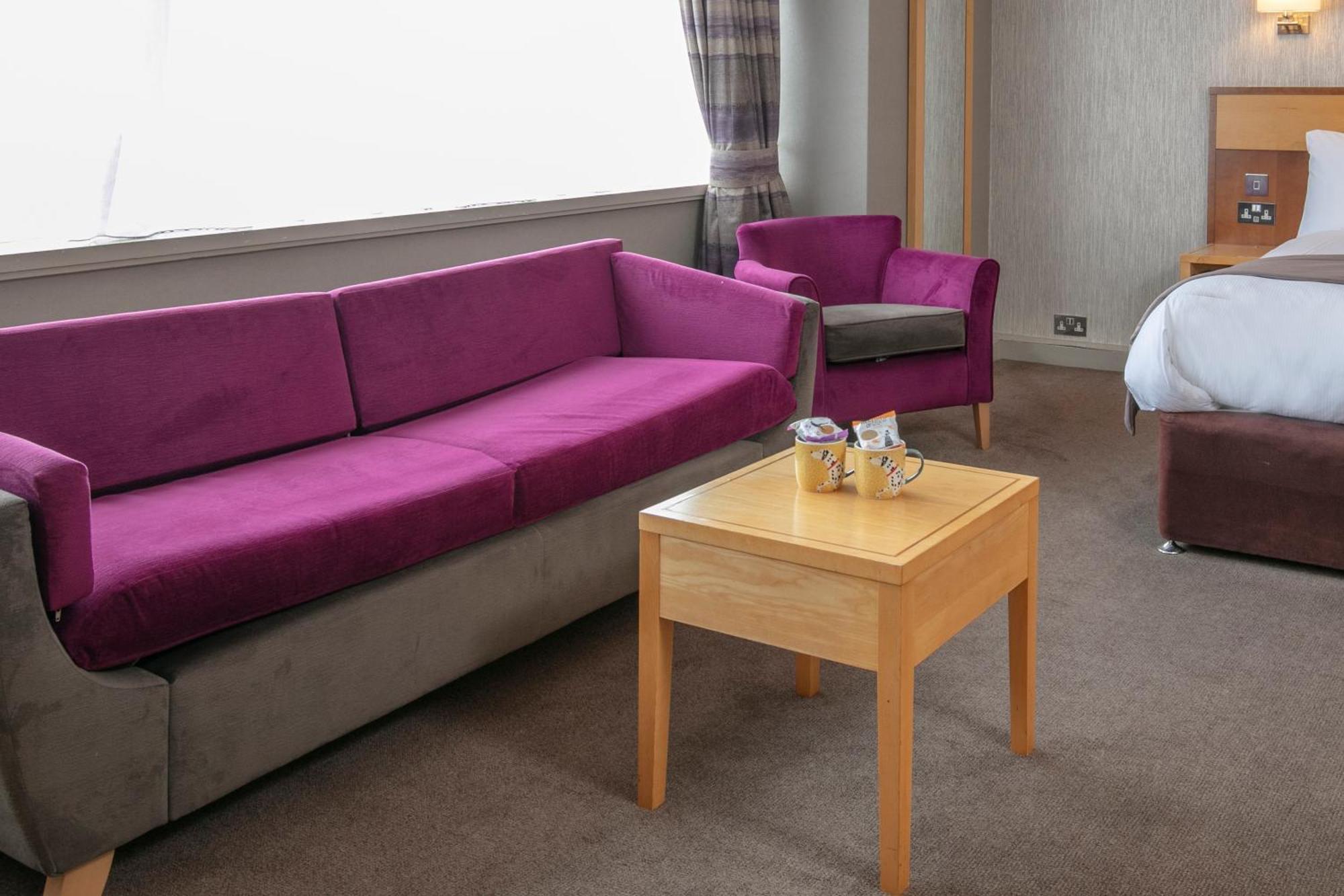 Best Western Heath Court Hotel Нюмаркет Екстериор снимка