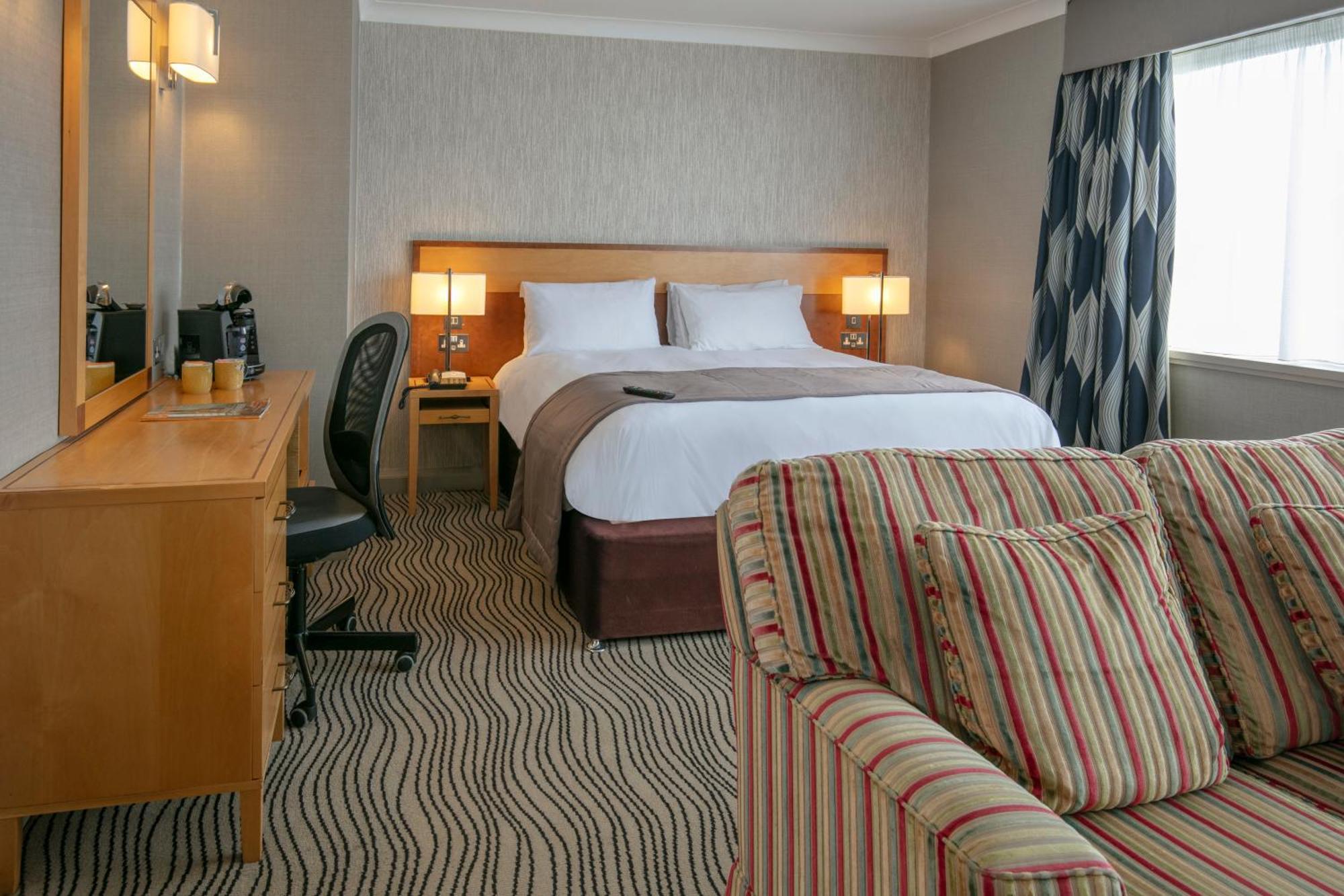 Best Western Heath Court Hotel Нюмаркет Екстериор снимка