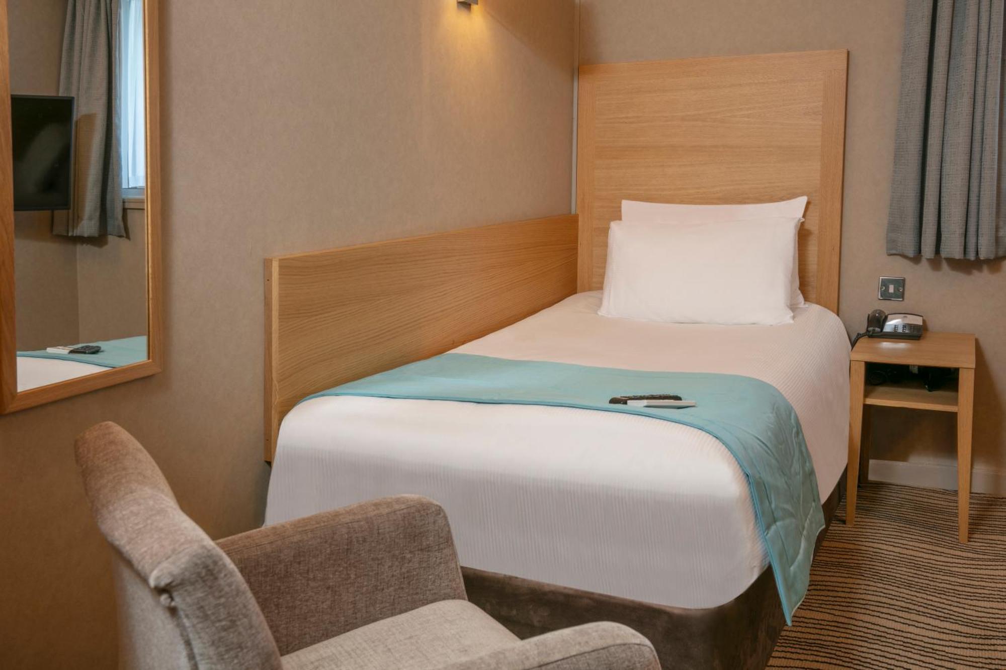 Best Western Heath Court Hotel Нюмаркет Екстериор снимка