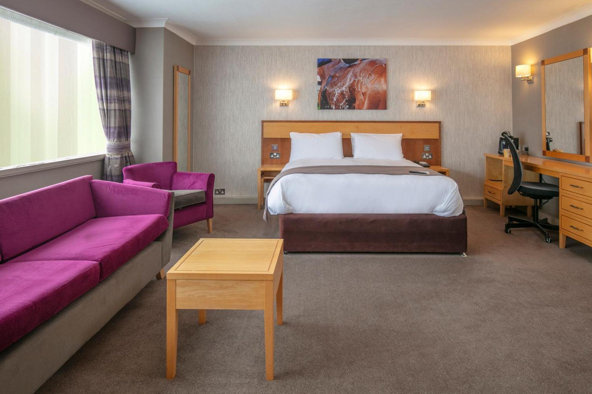 Best Western Heath Court Hotel Нюмаркет Екстериор снимка