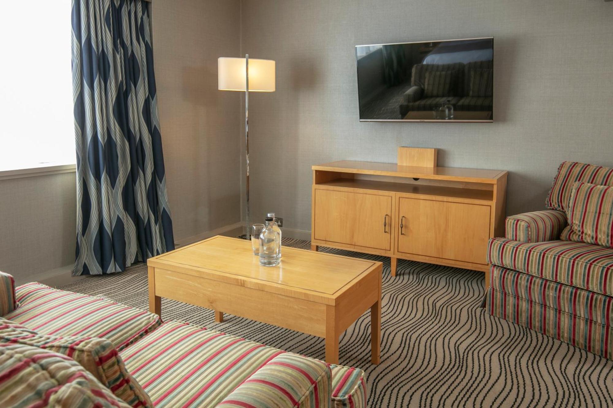 Best Western Heath Court Hotel Нюмаркет Екстериор снимка