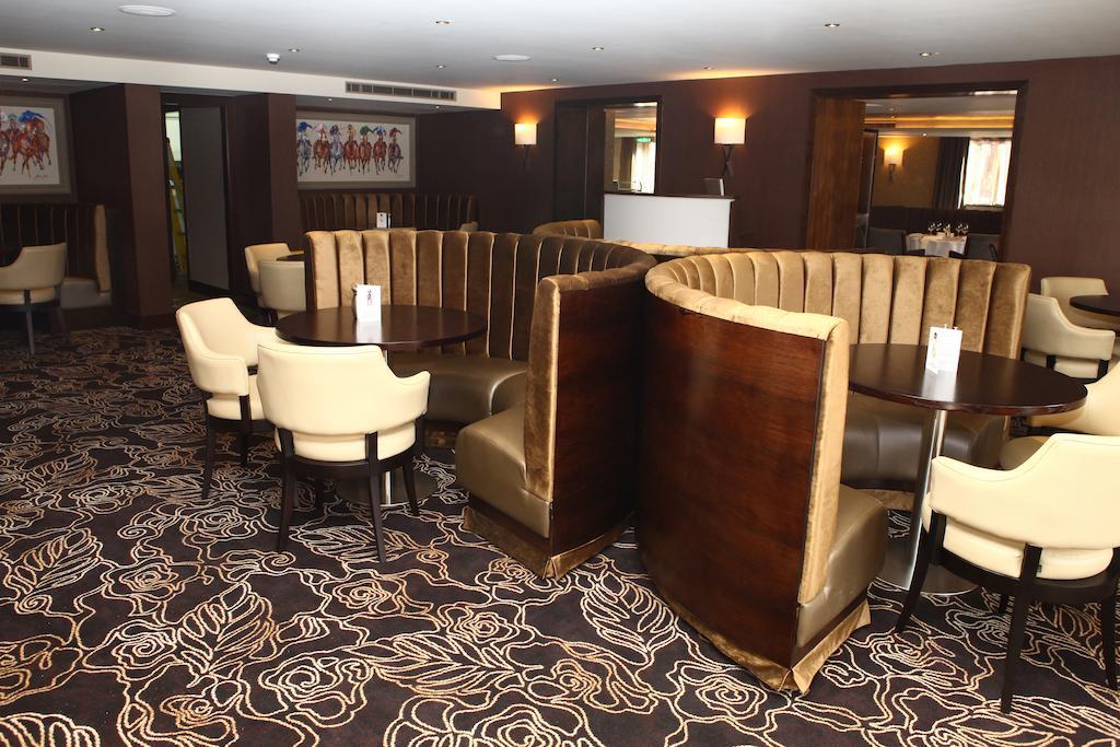 Best Western Heath Court Hotel Нюмаркет Екстериор снимка