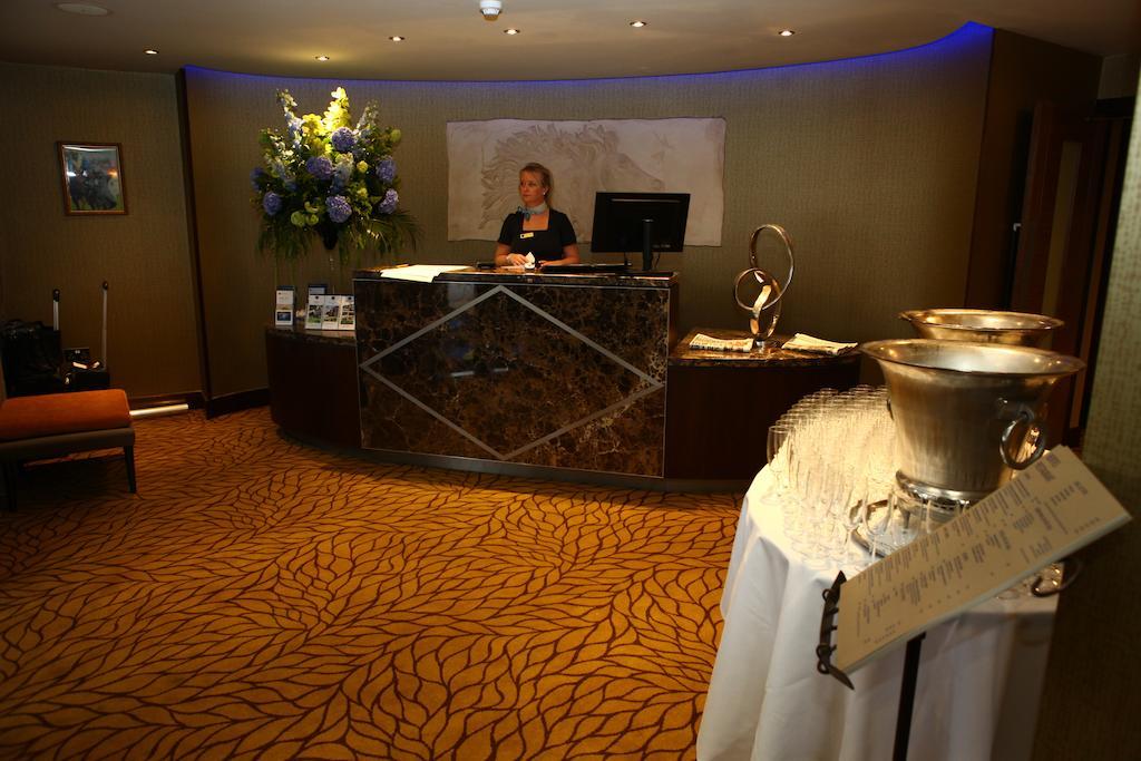 Best Western Heath Court Hotel Нюмаркет Екстериор снимка